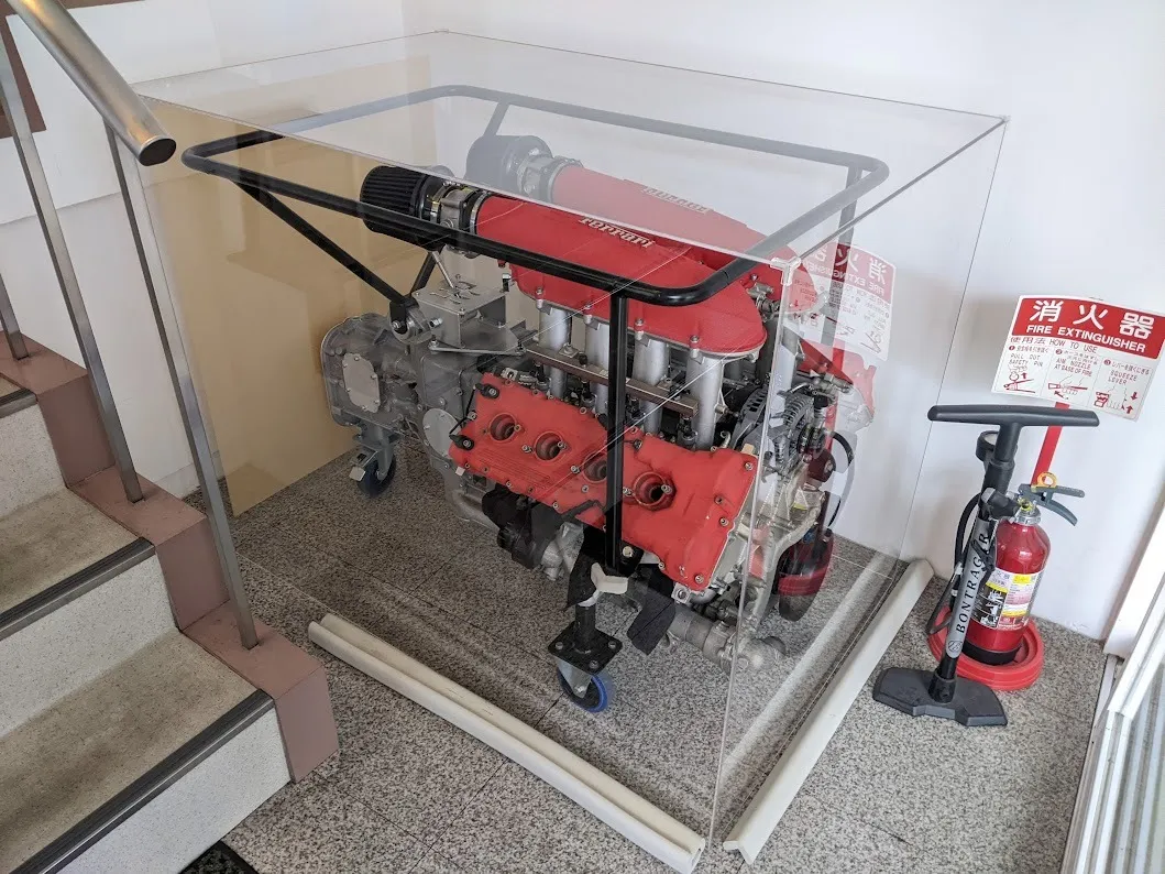 オーダーメイド アクリルケース】フェラーリ第2エンジン ディスプレイ