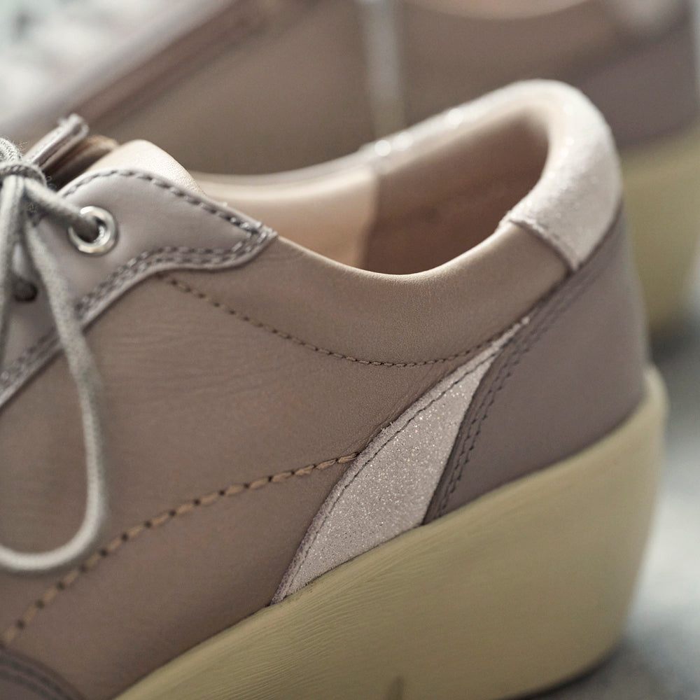 アキレス・ソルボ H 619 ライトグレー｜ラメアクセントが上品な牛革
