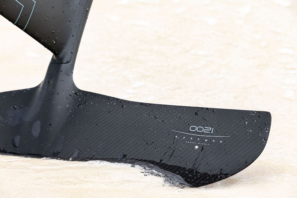 Liquid Force 2025 X Foil Board | Carbon Horizon 1200 Fuselock Foil Pac