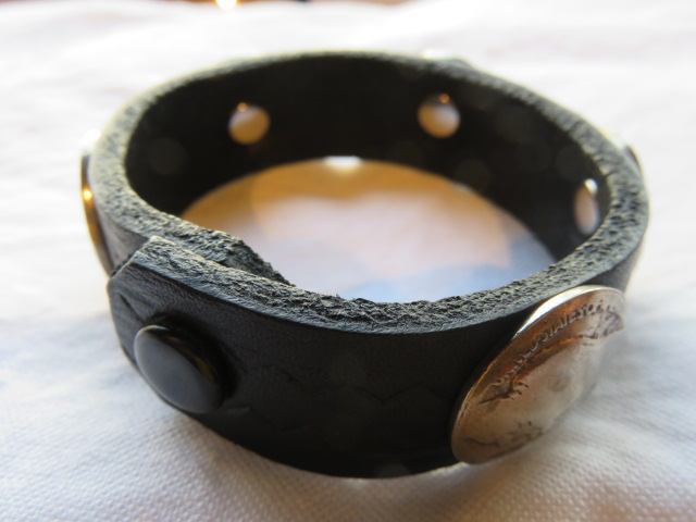 □インディアンジュエリー□NAVAJO族（ナバホ族）□レザー×コンチョ