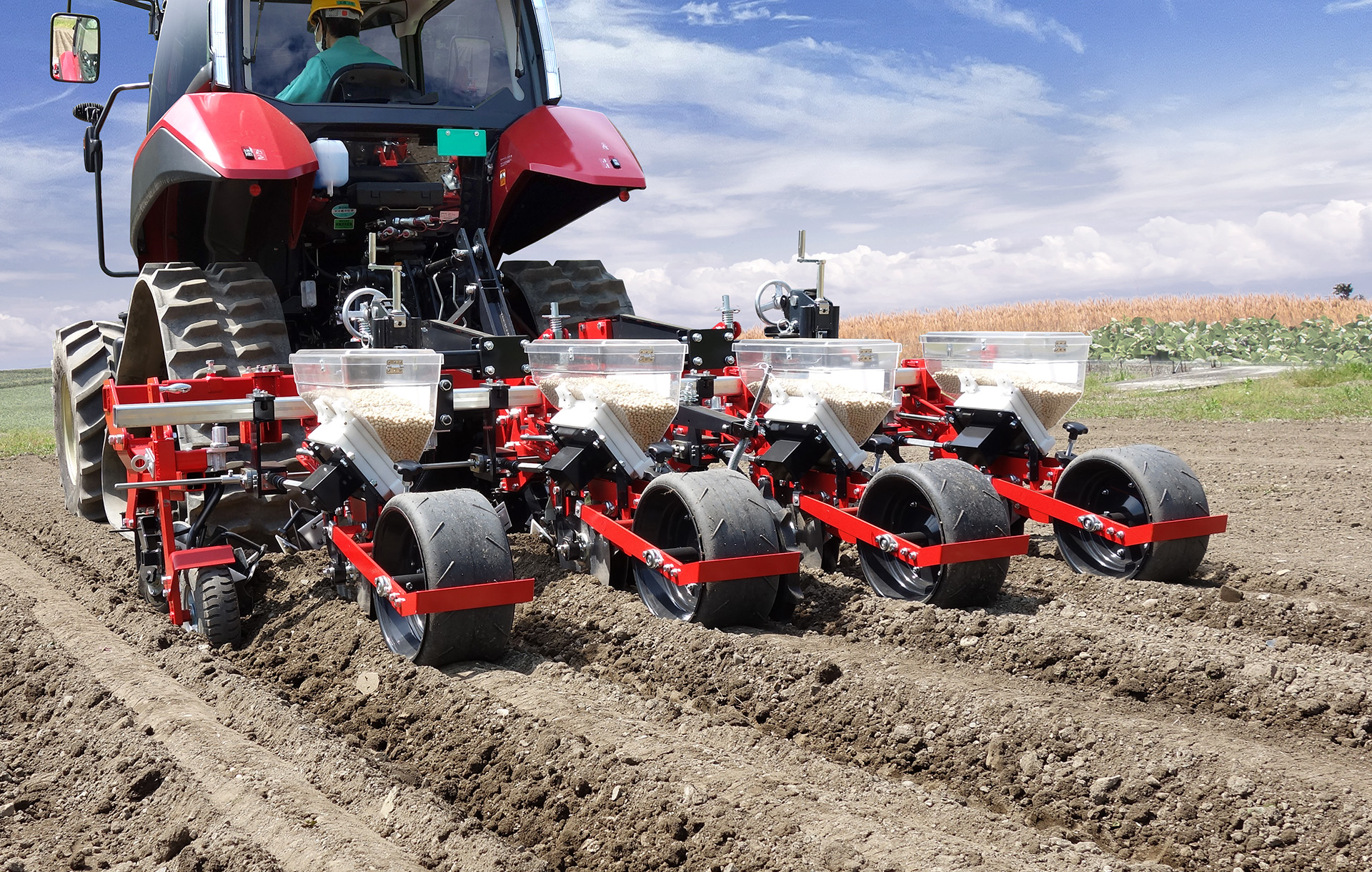 国産大豆の安定生産に貢献する、高速畝立て播種機 HRP-4新登場。 – NEW