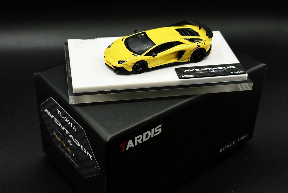 Tardis 1:64 AVENTADOR LP750-4SV Diecast Model Car Resin Limited