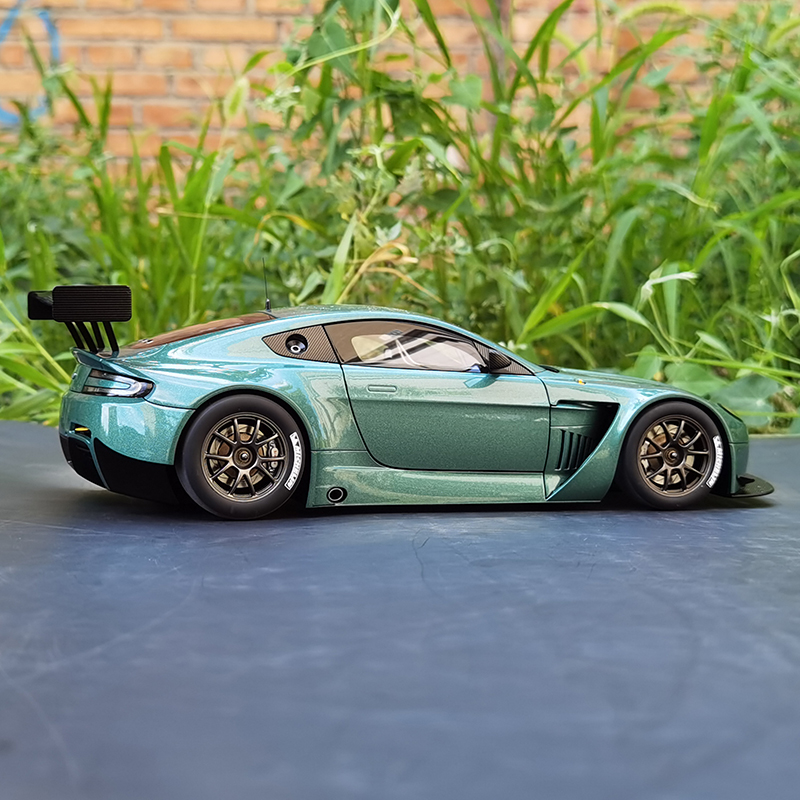 AUTOART 1:18 Aston Martin VANTAGE V12 GT3 Sports car Model