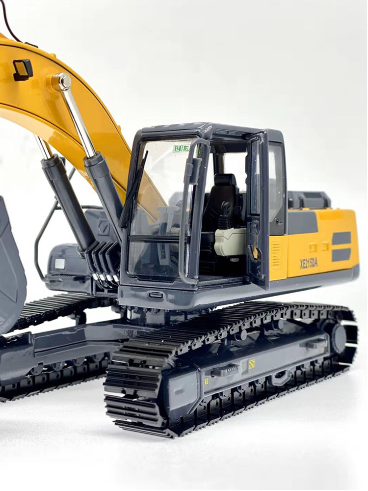 1:35 Scale Diecast XCMG XE215DA Excavator Model Yellow Cab Open