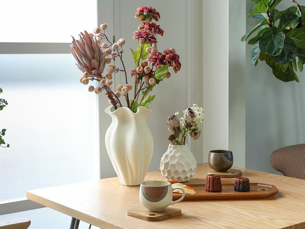 k155 スペイン製 石彫刻のフラワーベース 飾り壺 ホワイト系 アラ