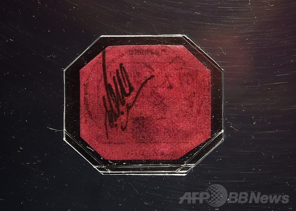 19世紀の希少切手、史上最高額の9.7億円で落札 写真4枚 国際ニュース