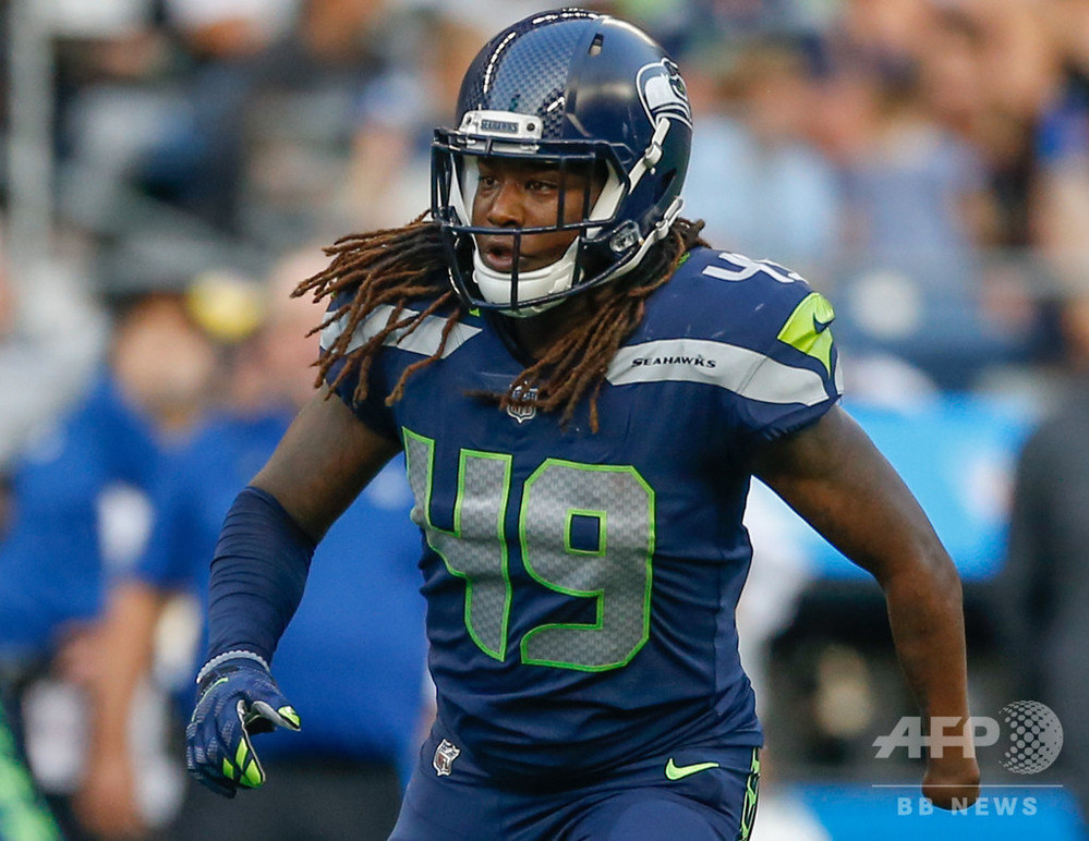 片手切断のNFL選手が開幕戦で先発デビュー、チームは敗戦 写真6枚 国際