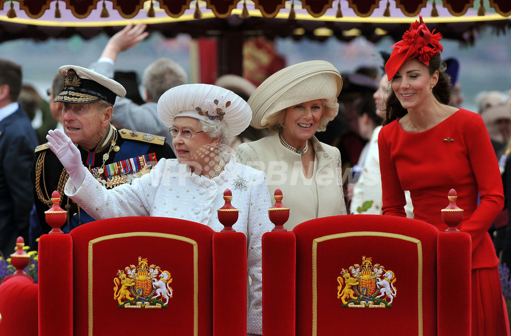 英女王即位60年、テムズ川で壮麗な水上パレード 写真18枚 国際ニュース