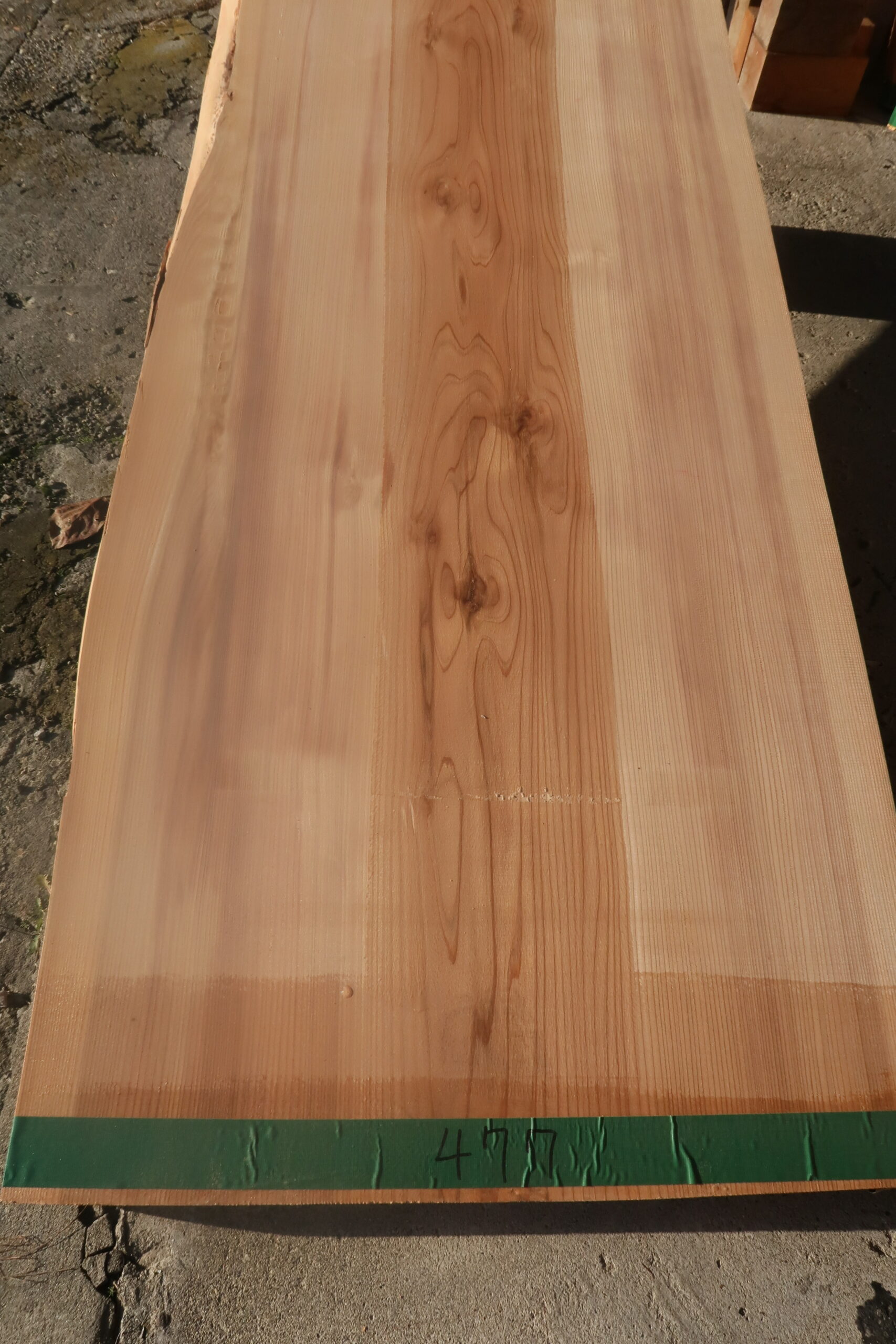 一枚板テーブル 天然杉厚板 | あきたの材木屋あきたの材木屋