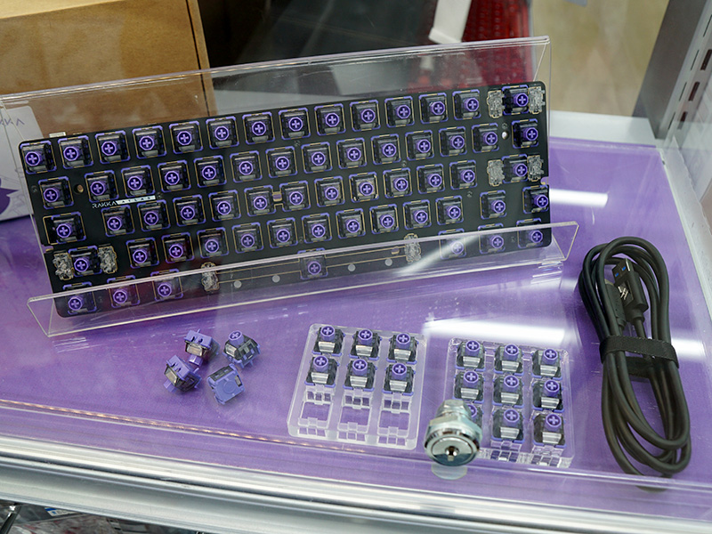 自由な配列/LED基板分離設計が特徴のラピトリキーボードキット「RAKKA