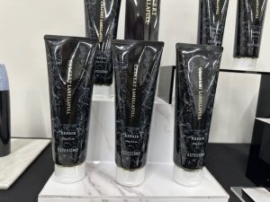 エステシモ「セルサート ラメラフル リペア」新製品発表会 髪のバリア