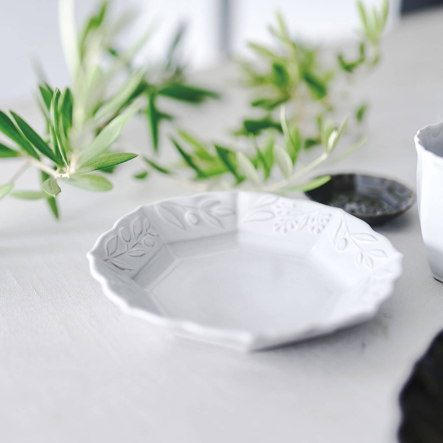 オリーヴ プレート M 16.7cm | aito製作所 | 美濃焼・瀬戸焼を中心と