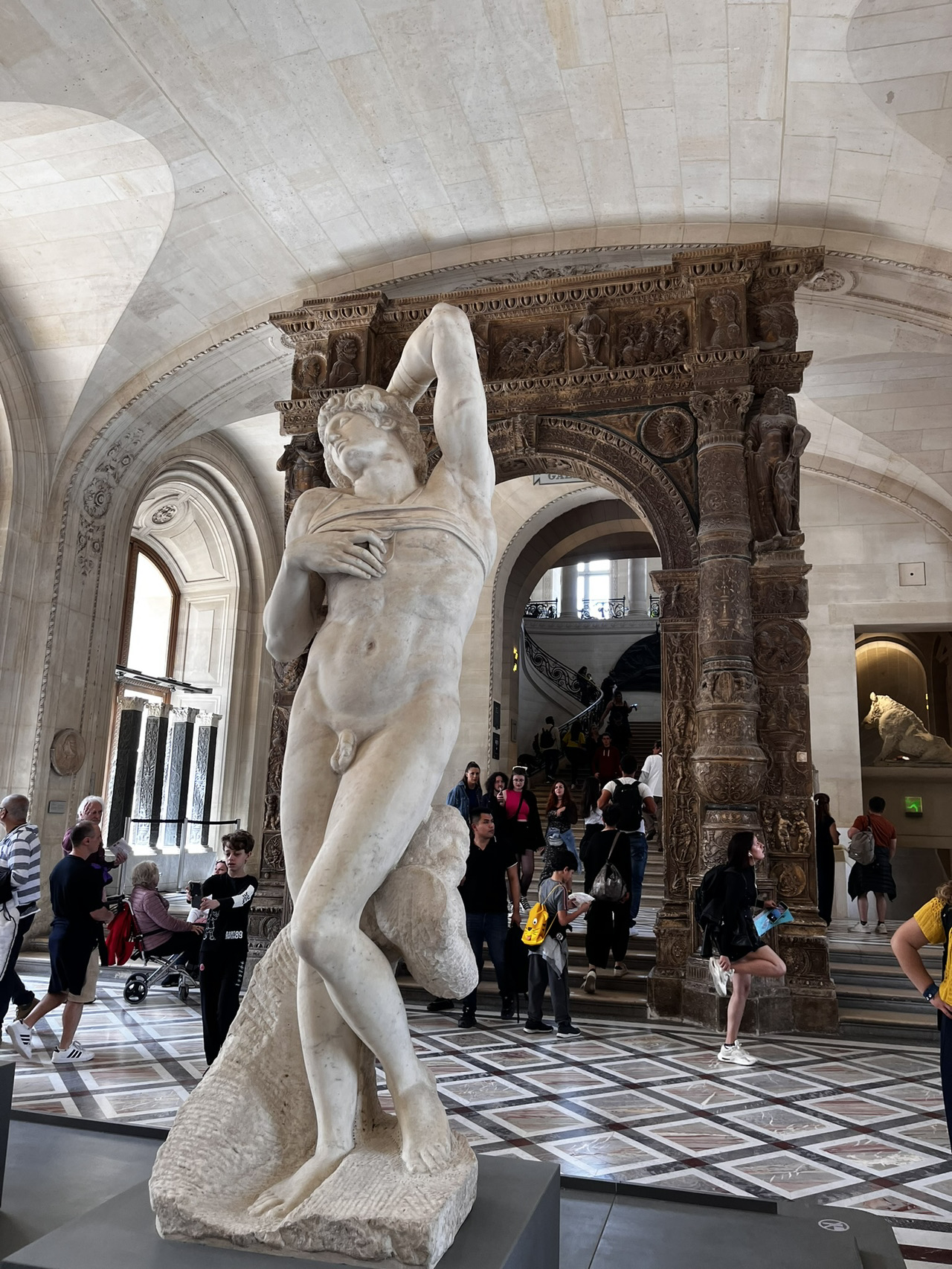 🎨 ルーブル美術館（Louvre Museum）: 世界最大級の美術館 | Trip.com パリ