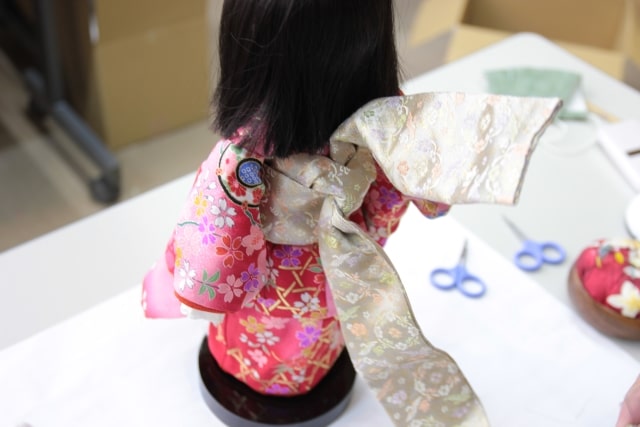 10号市松人形です。帯を結びました。伝統市松人形 | 岡崎市｜味岡