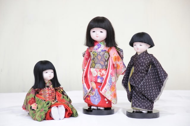 伝統工芸の市松人形です。着せ替えやお座りもできます。 | 岡崎市