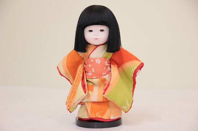 日本の着せ替え人形です。伝統工芸士の市松人形 | 岡崎市｜味岡人形