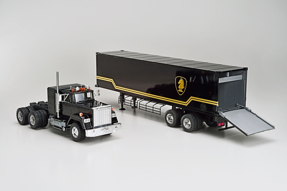 1/28 ナイト財団トレーラー - AOSHIMA SCALE MODEL LINEUP