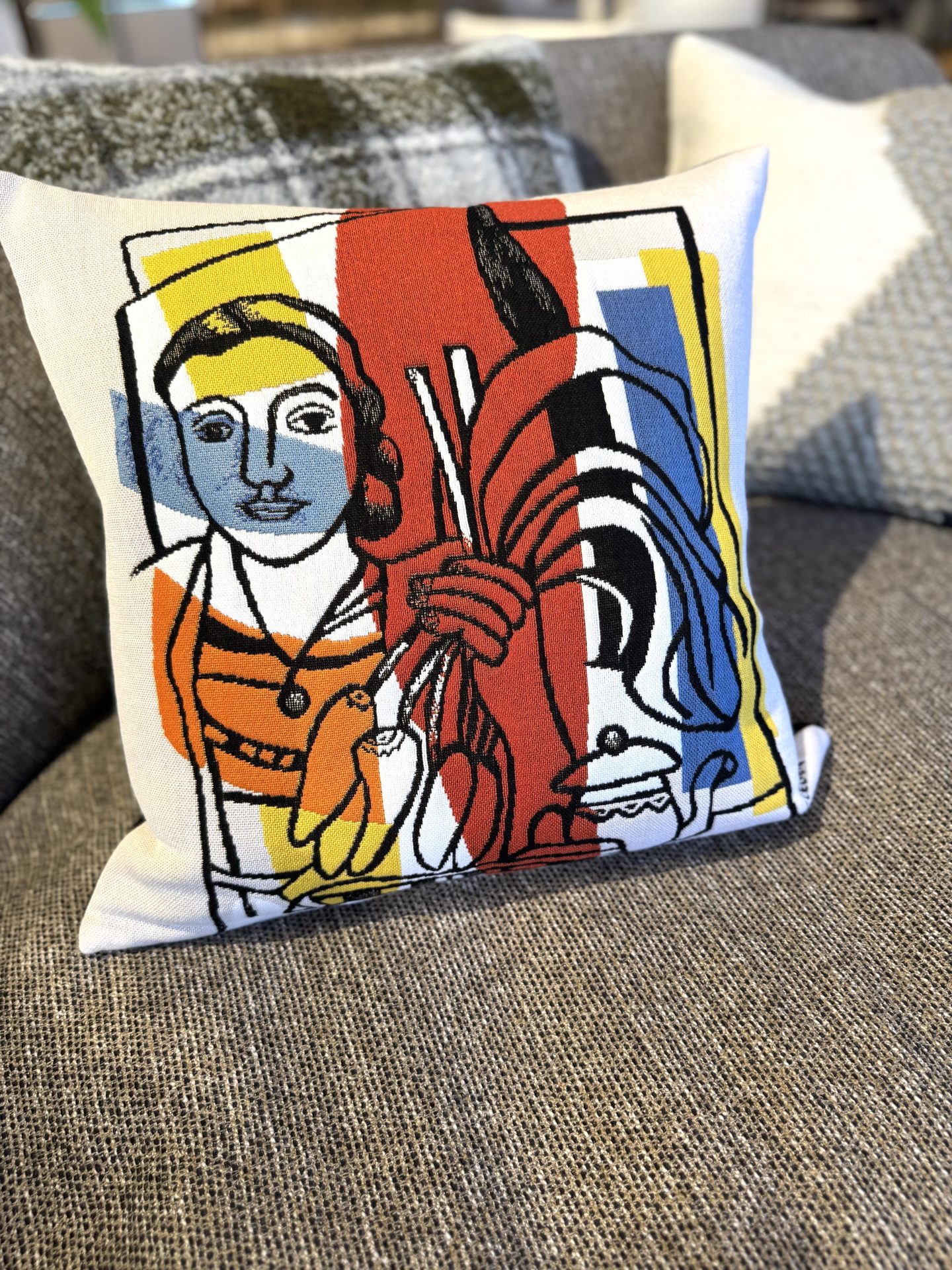 ザ・コンランショップ】手軽な模様替えに、クッションカバーがいい