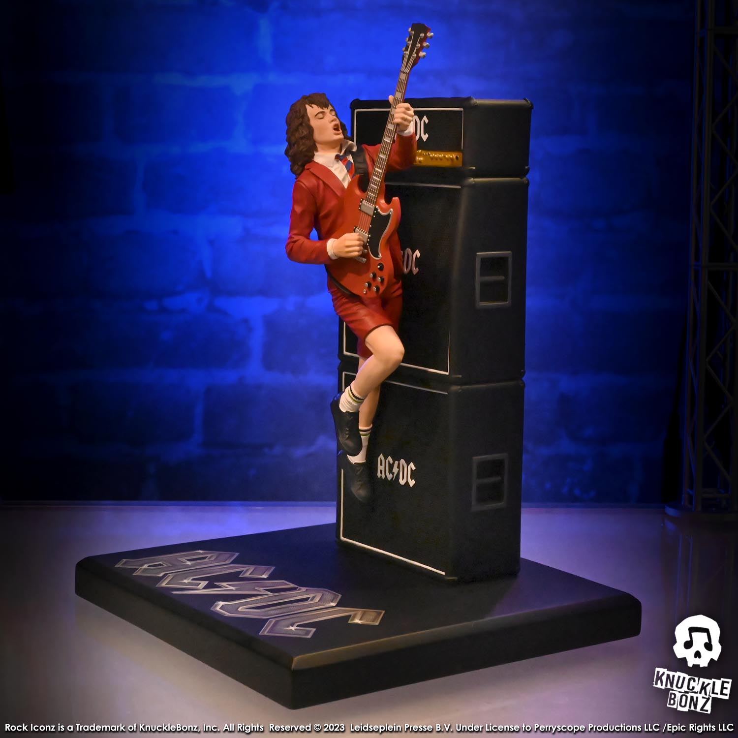 AC/DCのアンガス・ヤング＆マルコム・ヤングの新しいフィギュア発売