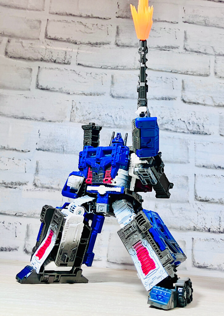 トランスフォーマーシージ SG-07 & WFCトリロジー WFC-08 ウルトラ