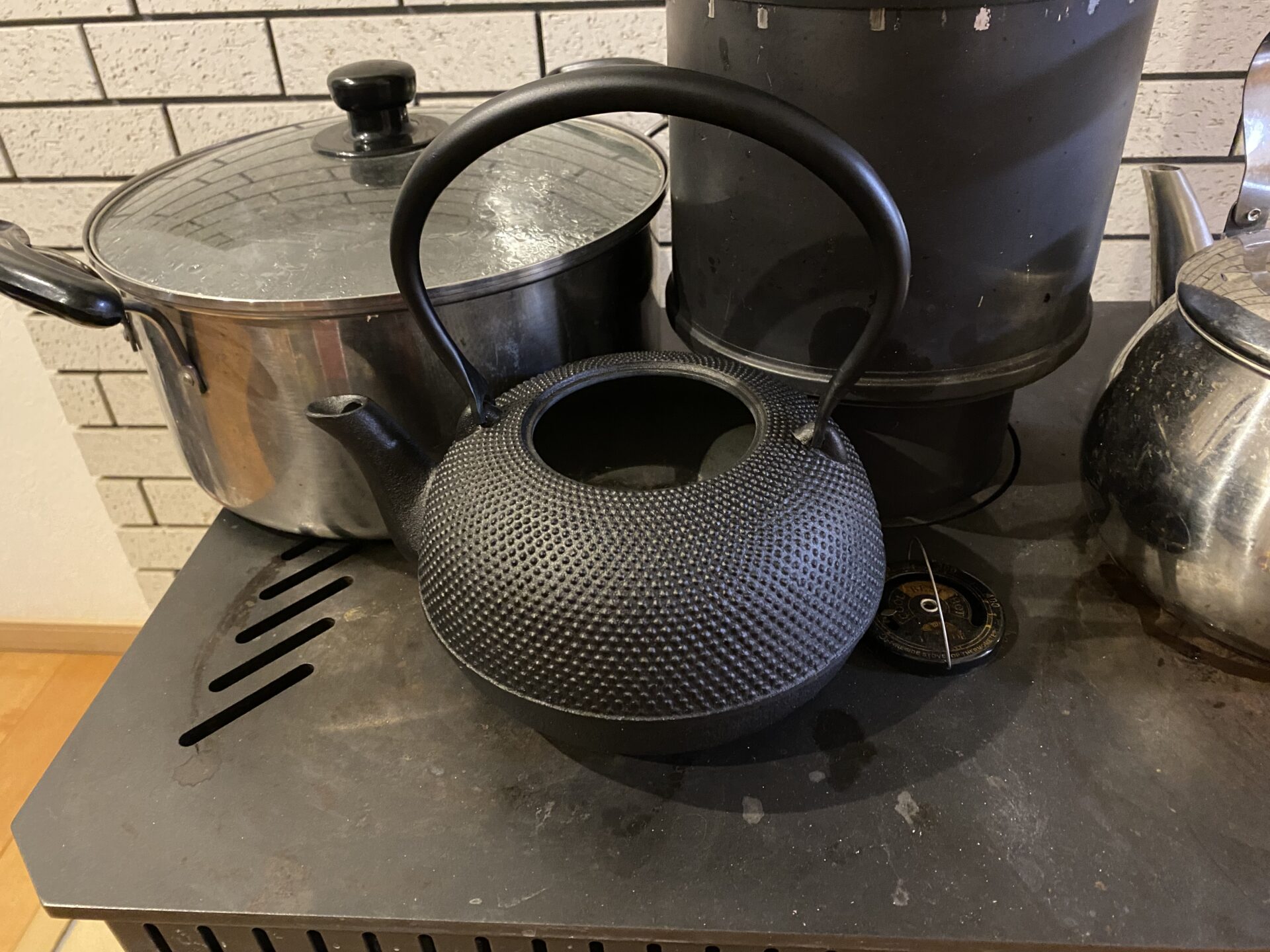 南部鉄器の鉄瓶を使い始めました（その⑨）〜薪ストーブでは上手く