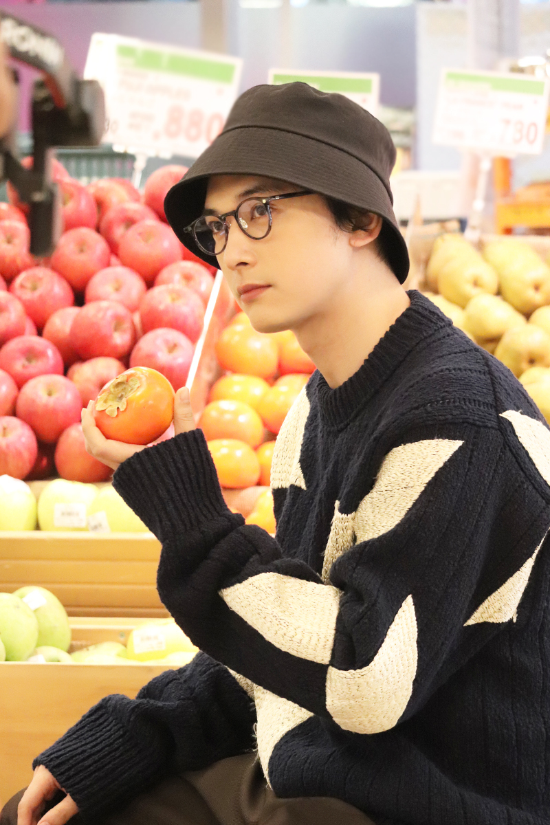 吉沢亮 2022.4→2023.3 カレンダー撮影フォトレポート | Amuse+(