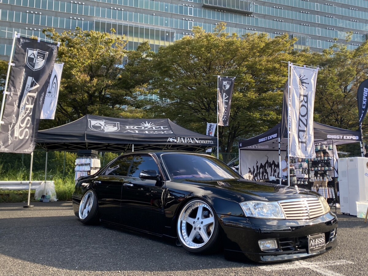 言葉では表現できない特別なオーラを纏った34セドリック - ALESS MAGAZINE