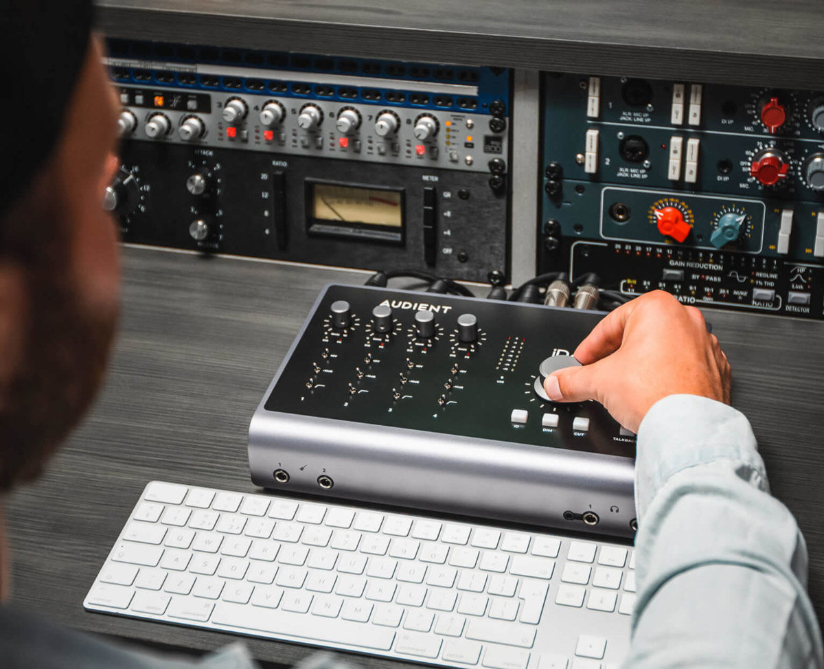 AUDIENT | iD44mkⅡ | USB オーディオ・インターフェイス | 製品情報