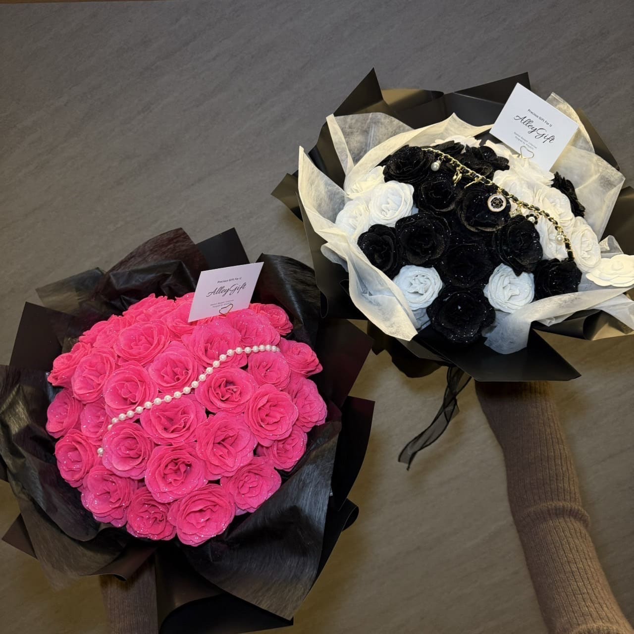 グリッターローズ花束 33本の深めピンク TikTokで大バズりしている話題