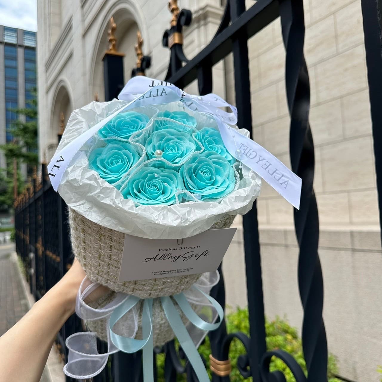 ツイードブーケにスペシャルなブルー ワンホンブーケとグリッター