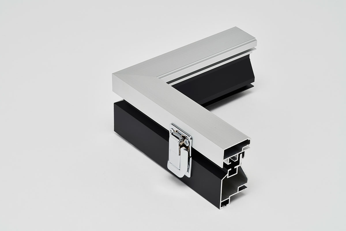 前開き式ユニフォームケース | 額縁メーカー 株式会社アルナ