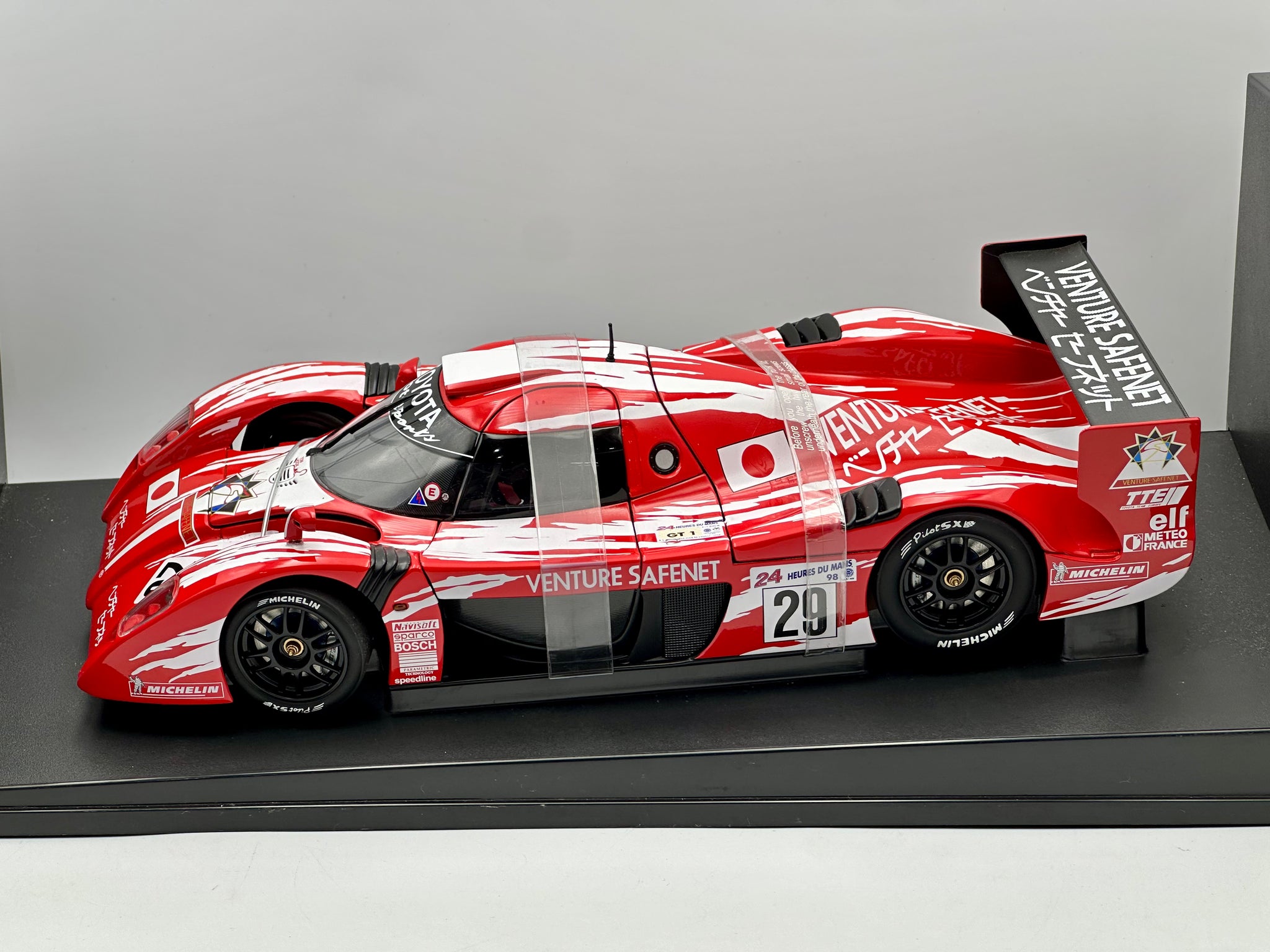 1:18 1998 Le Mans 24h -- #29 Toyota GT1 TS020 -- AUTOart 89881