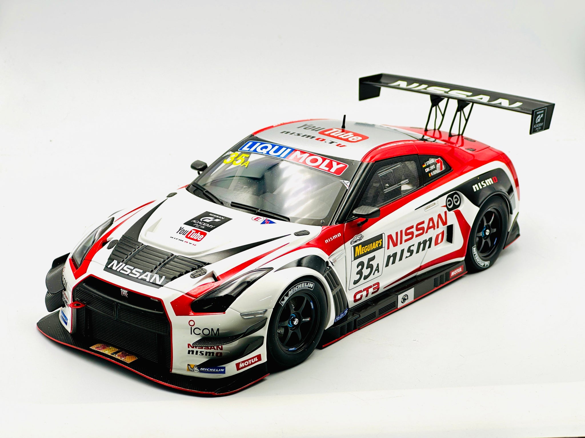 1:18 2015 Bathurst 12 Hour Winner -- Nissan GT-R Nismo GT3 -- AUTOart