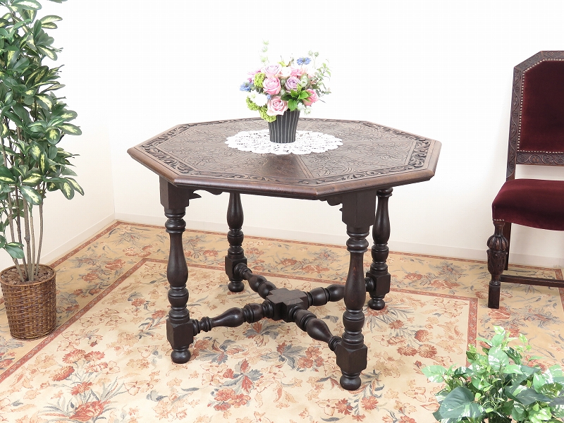 八角形のカーブドテーブル / 花台 イギリスのアンティーク家具（6月28