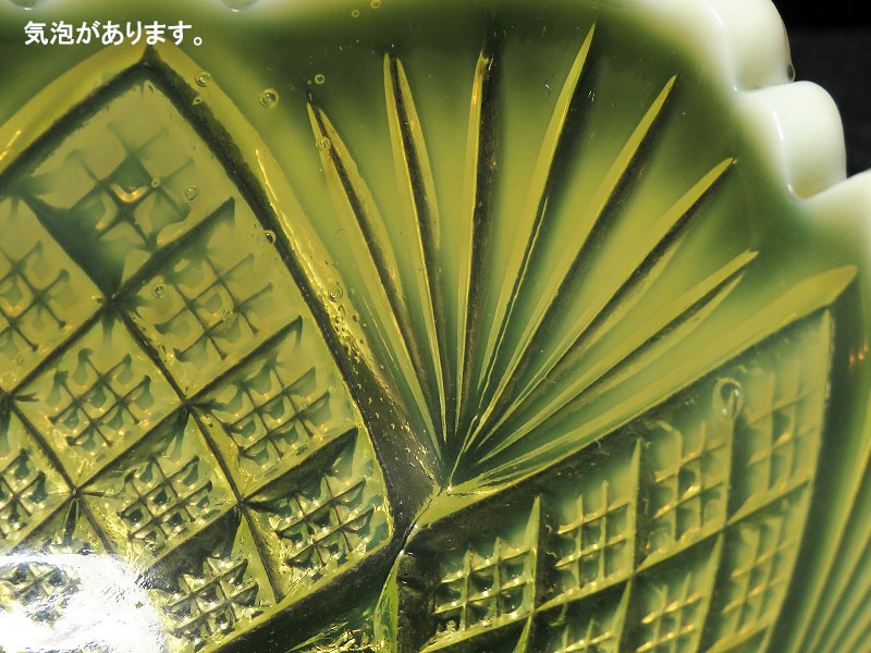 ウランガラスの楕円形ボウル（パールライングラス）デビッドソン社