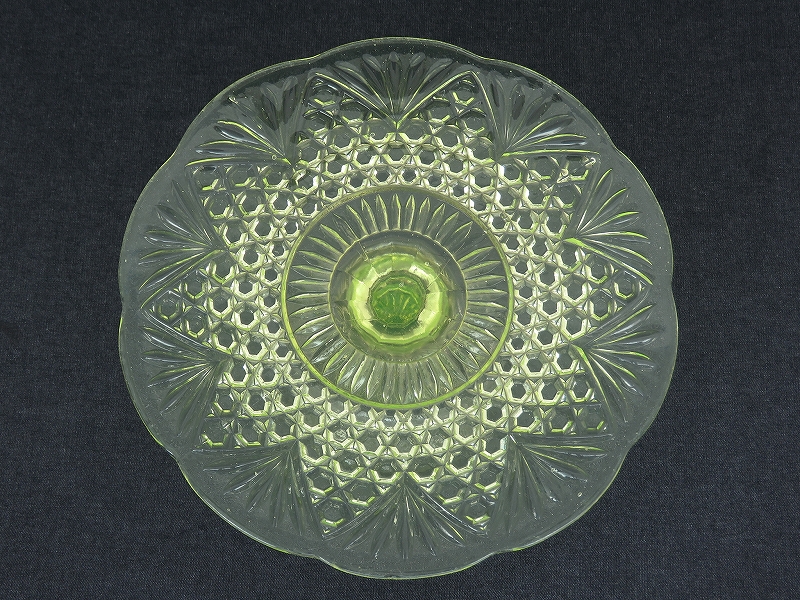 ウランガラスのコンポート（ヴァセリンガラス）（10月17日