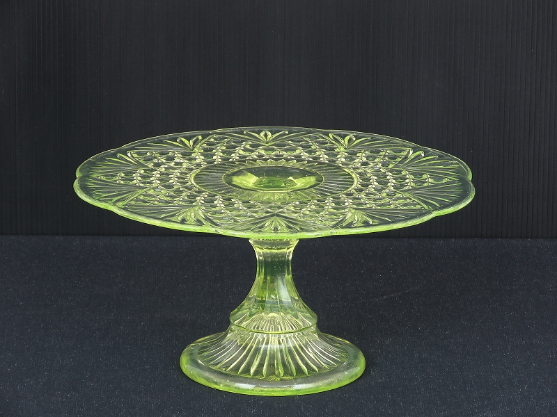 ウランガラスのコンポート（ヴァセリンガラス）（10月17日