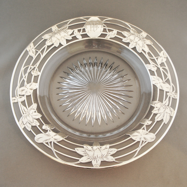 シルバーオーバレイ「銀装飾 蓮文様 皿」《アンティックかとう》