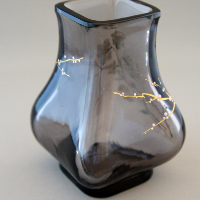 オールドバカラ「ジャポニズム 花文様 小花瓶」《アンティックかとう》