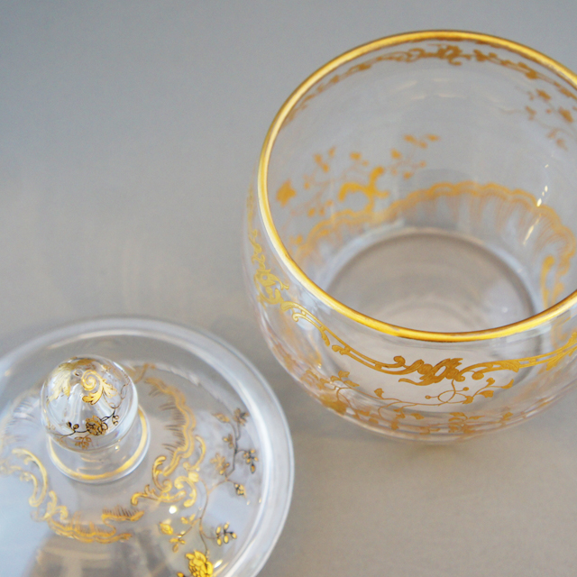 オールドバカラ「金彩 花文様 蓋物」《アンティックかとう》