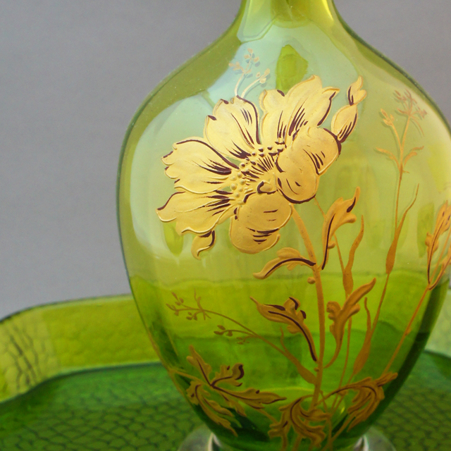 オールドバカラ「緑色ガラス 金彩 花文様 リキュールセット