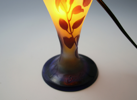 エミール・ガレ「花蝶文 ランプ」《アンティックかとう》