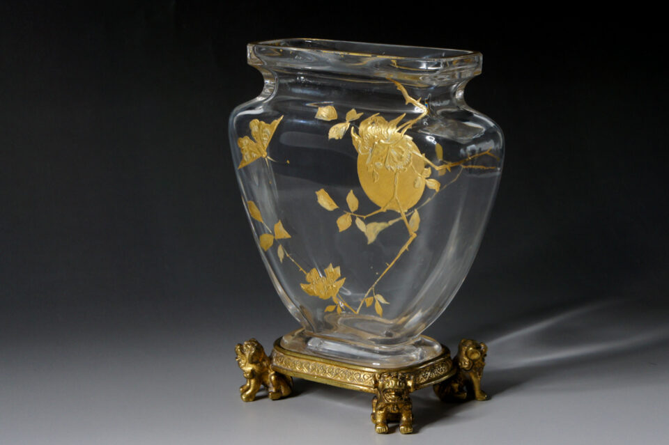 オールドバカラ「窓絵花蝶文花瓶」《アンティックかとう》