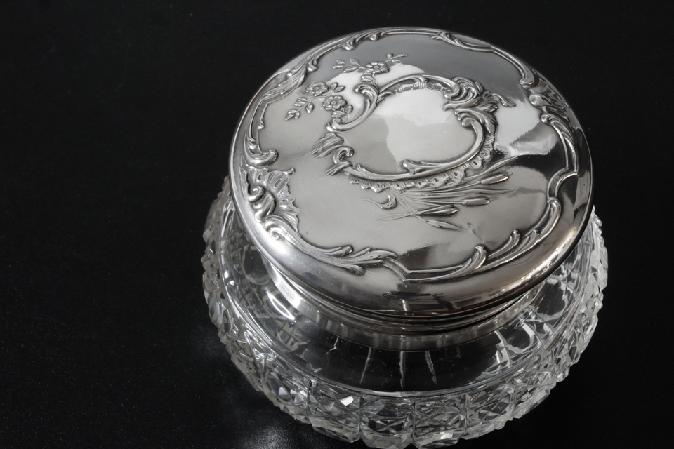 フランス「銀装飾 ボンボ二エール」《アンティックかとう》