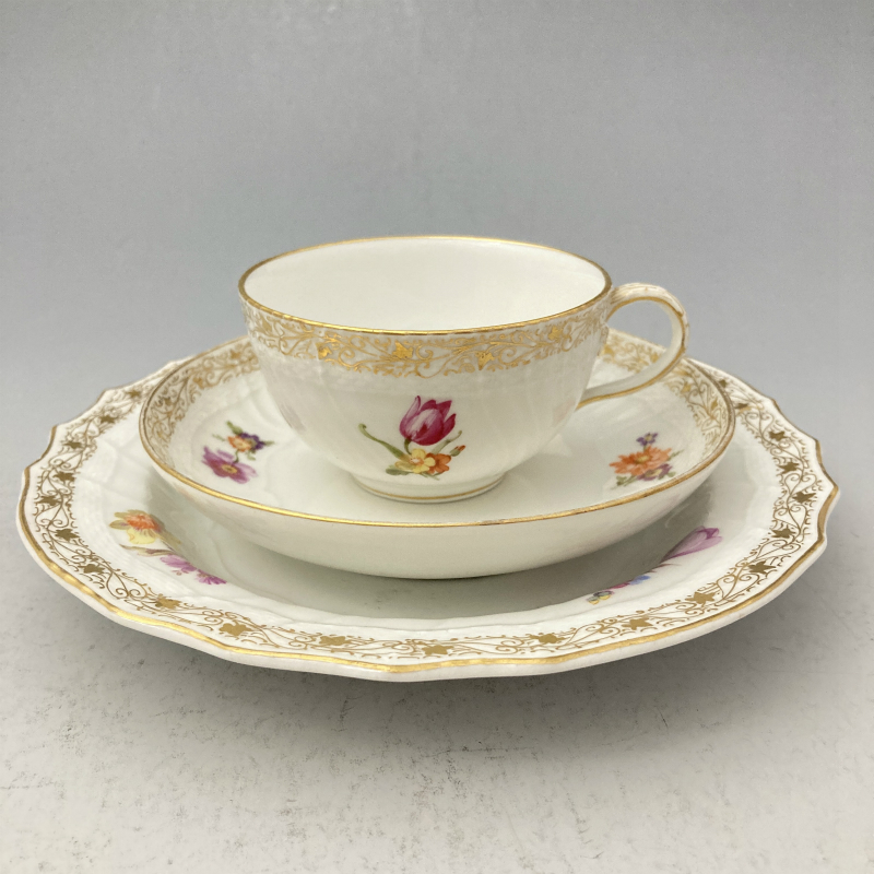 KPM ベルリン「KPM窯 花文様 ティートリオセット」《アンティックかとう》