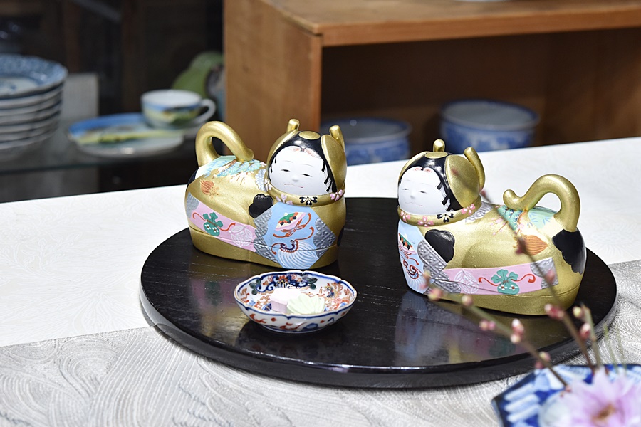 ひな祭り 雛道具 犬筥と大聖寺伊万里豆皿 - 生活骨董と古布の