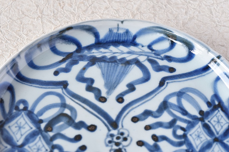 古伊万里 染付 宝尽くし 七寸皿 - 生活骨董と古布のアンティーク