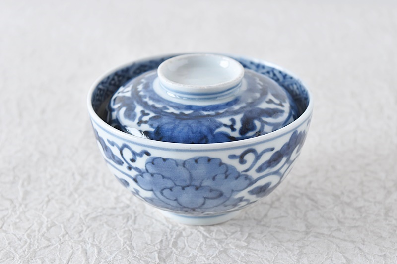 古伊万里 染付 牡丹唐草 蓋付茶碗 - 生活骨董と古布のアンティーク