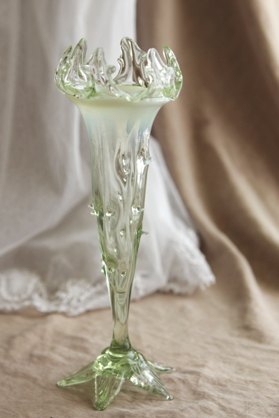 アンティークヴァセリングラスフラワーベース ヴィクトリアン イギリス