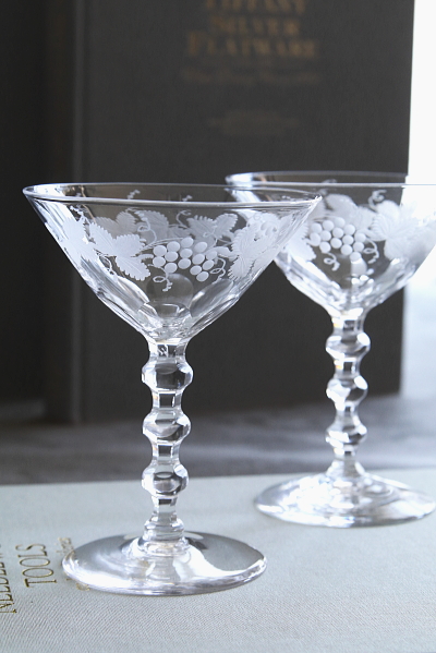 ロングステムシャンパングラス 葡萄のエングレーヴィング イギリス